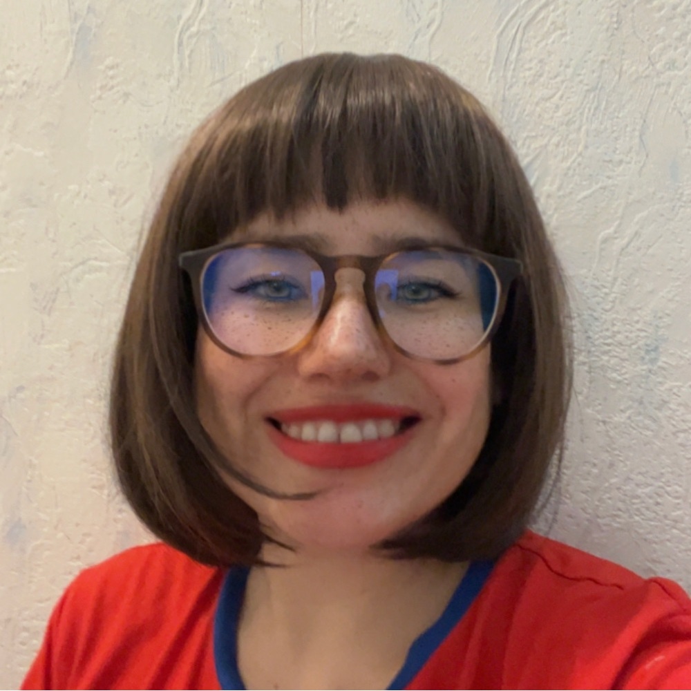 Women wig short hair, brown reddish. New never wore. Adjustable clip.